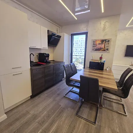 Apartament Luxury Front Seaview - Prima Linie Private Parking Năvodari